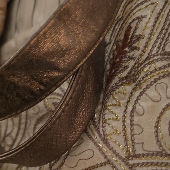 Chic Metallic Elliot Lucca Woven Tote Bag - Picture 6 of 6